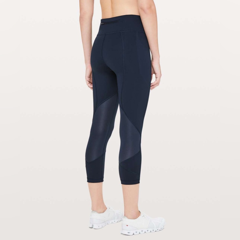 Lululemon Pace Rival Crop *Full-On Luxtreme 22" Women’s Size 6